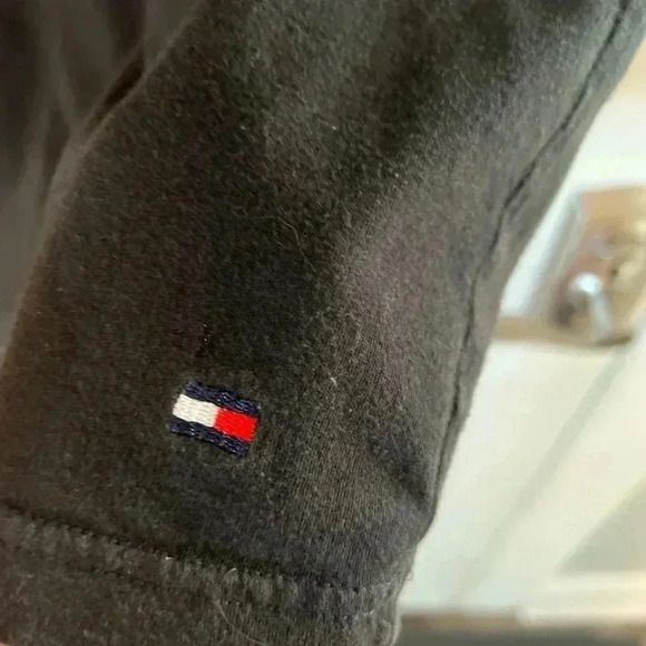 Tommy Hilfiger Men’s Tshirt. Size Large - Picture 3 of 4